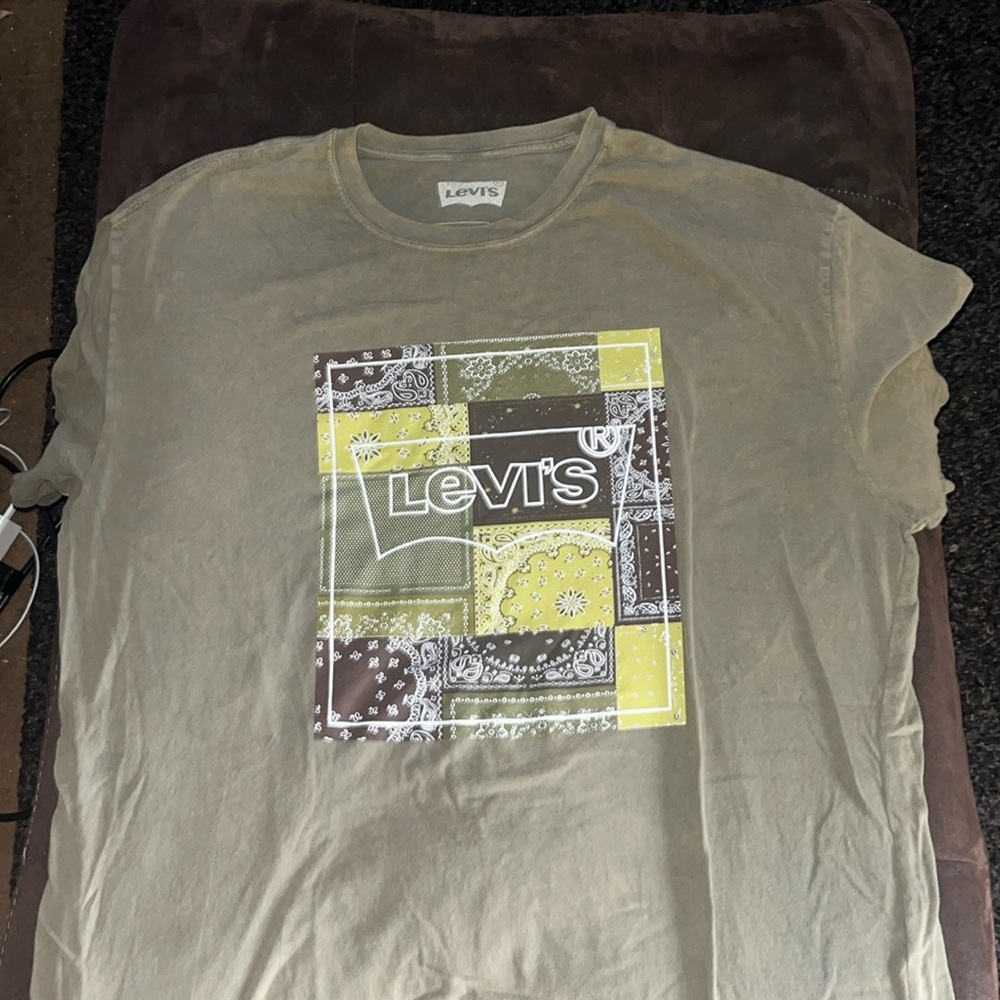 Levi’s T-shirt